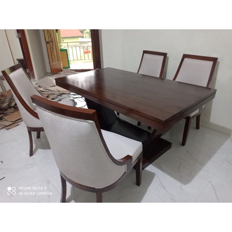 Meja Makan Mewah Minimalis