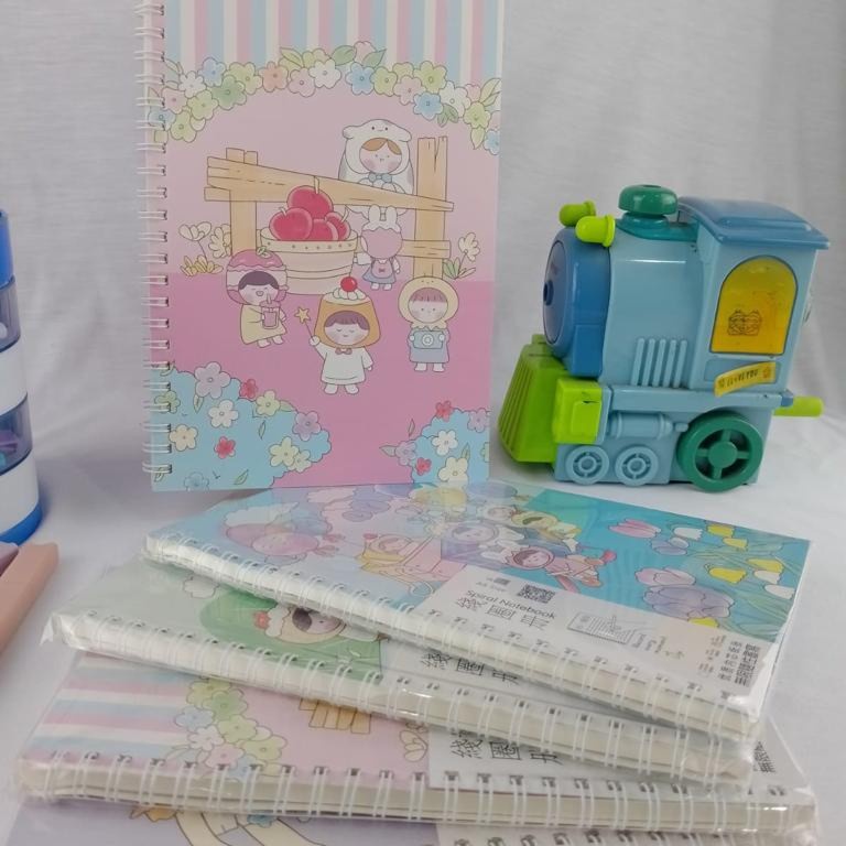 

BUKU TULIS SPIRAL UKURAN A5 ISI 42 HAL MOTIF LITTLE GIRL NOTEBOOK SPIRAL NOTEPAD SAMPULNYA BERGAMBAR IMUT LUCU ALAT TULIS SEKOLAH ANAK TERLENGKAP KUALITAS IMPORT BISA COD