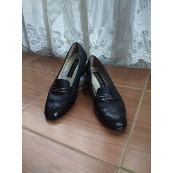 Sepatu Pantofel Buccheri Wanita insol 27cm Preloved
