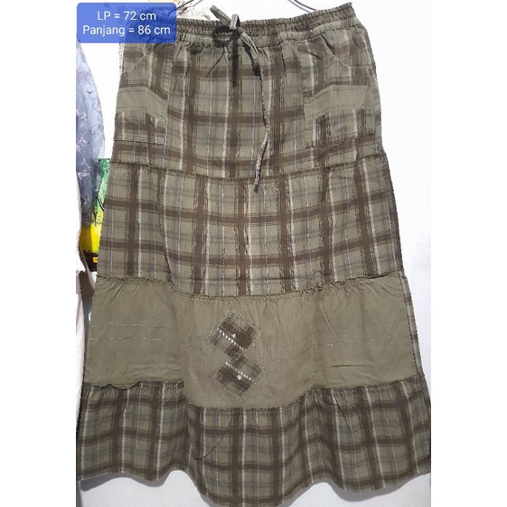 Preloved Rok Wanita Hijau Army