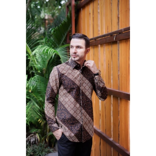 Kemeja batik pria Slimfit atasan lengan panjang