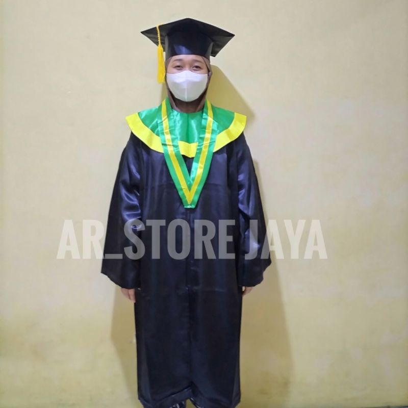 

toga wisuda mahasiswa premium hijau list kuning tidak panas ready stock