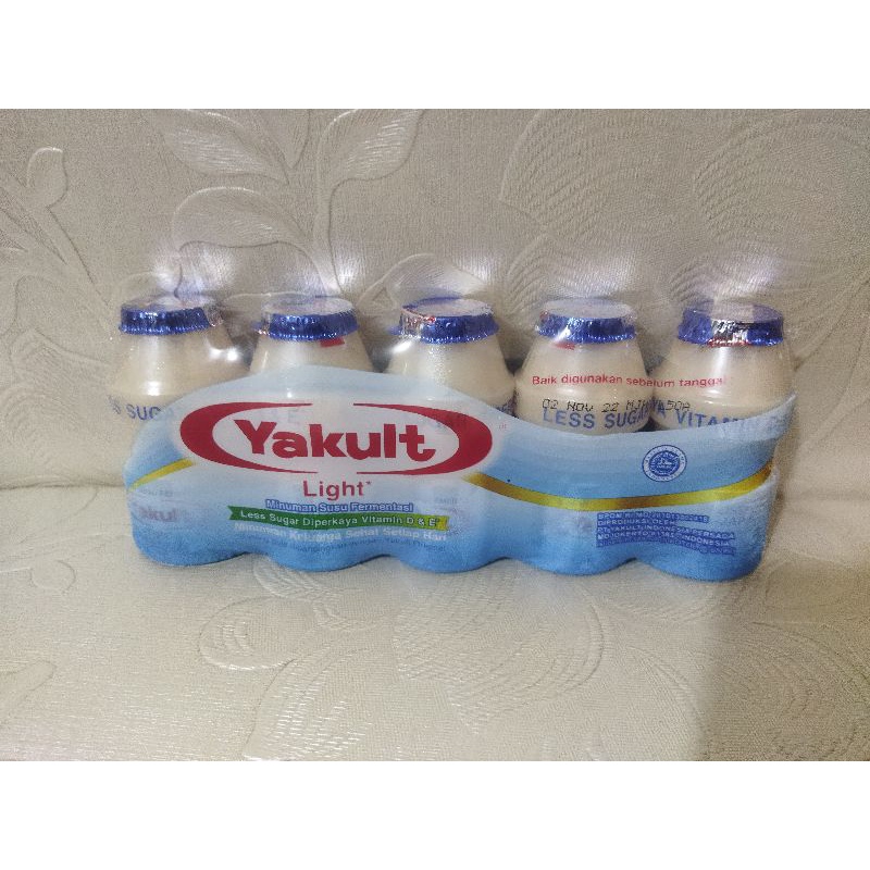 

YAKULT LIGHT LESS SUGAR 5 PCS / YAKULT LESS SUGAR / YAKULT LIGHT / MINUMAN YAKULT / YAKULT