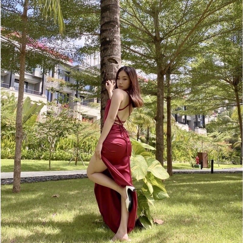 VICTORIA SATIN DRESS KOREA BODYCON FIT ( WITH FLARE BOTTOM ) IN MAROON - MAXI DRESS EVENT PESTA SEXY - DRESS TALI - KONDANGAN DRESS - SERAGAM BRIDESMAID SATIN - GAUN WANITA MEWAH - PRAWEDDING DRESS - DRESS PAGER AYU - HADIAH / KADO ULTAH CEWEK