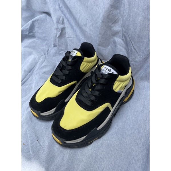 Sepatu Balenciaga Triple S V2 Sneakers size 39 Wanita Preloved Second Bekas