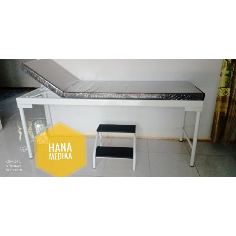 BED PERIKSA PASIEN / BED UKS