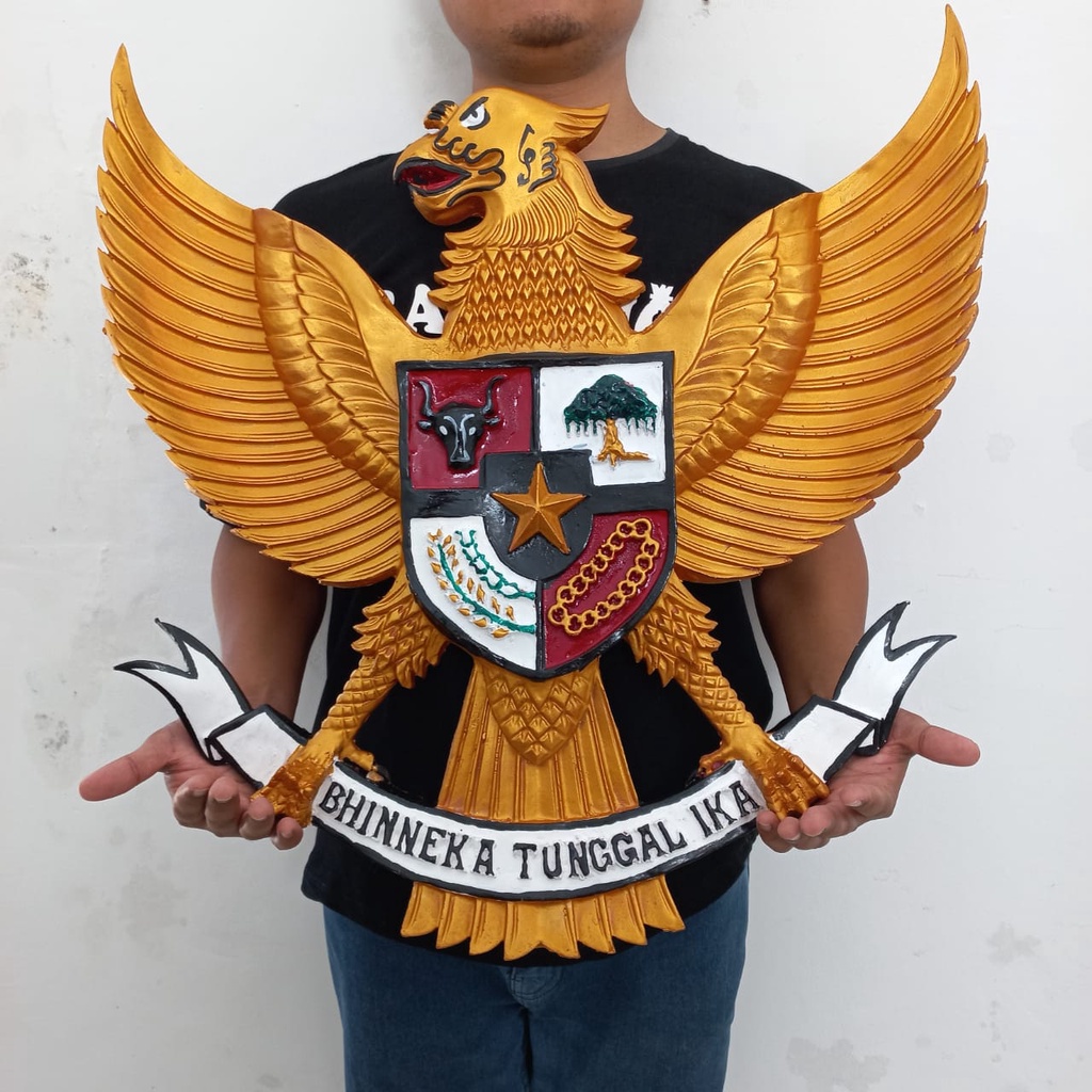 Hiasan Dinding Pajangan Dekorasi Burung Garuda Pancasila Indonesia Ukir Pajangan Dekorasi Kantor Rumah Sekolah Logo Patung Burung Garuda Gold Fiber Besar 3D Hiasan Dinding Pancasila Lambang Negara Indonesia 57x57cm Premium