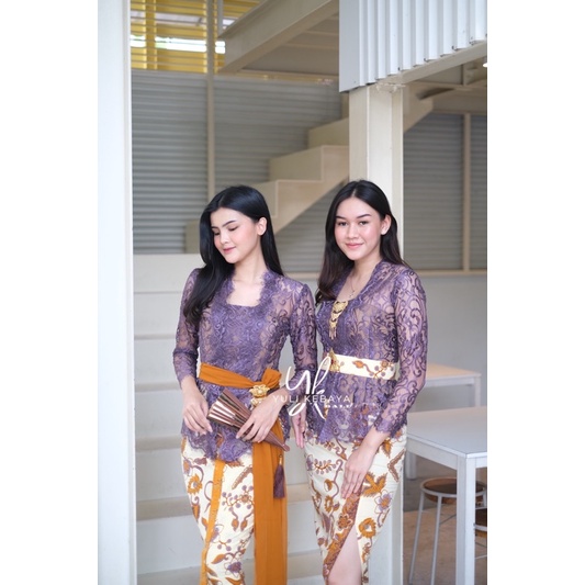 Kebaya Semi Italy Glossy Special Ungu Ketan