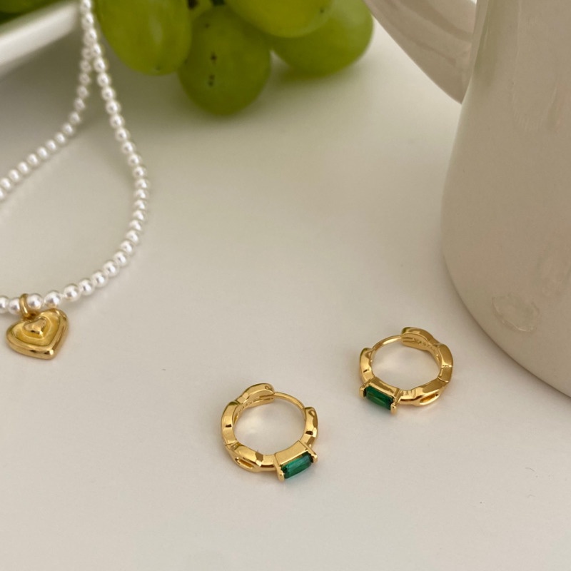 Anting Tusuk Model Cutout Dengan Batu Emerald Gaya Korea Untuk Wanita