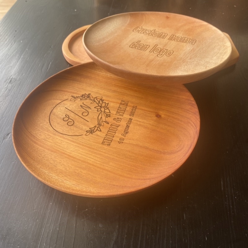 Custom Grafir Piring Kayu 20cm Grafir Piring Kayu Mahoni D20 cm Souvenir Kado