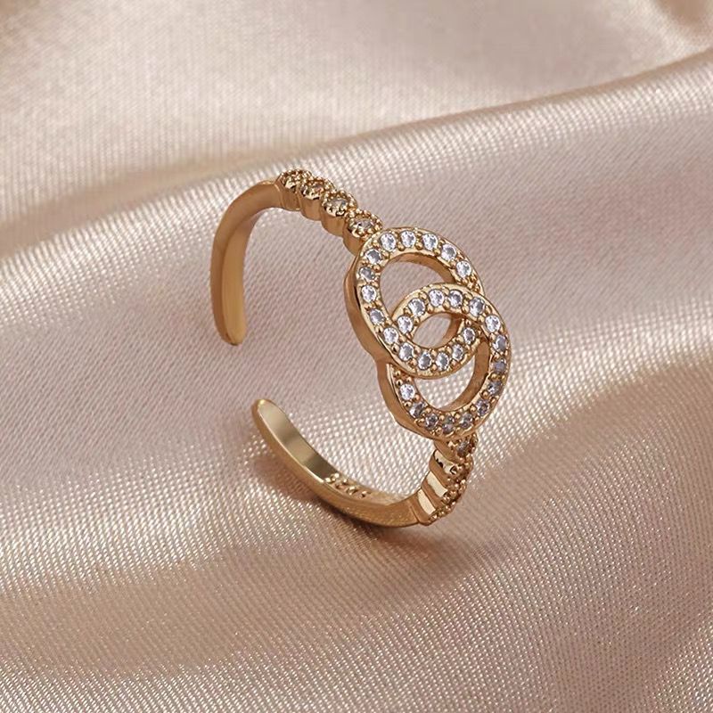 Cincin Emas Bentuk Lingkaran Aksen Berlian