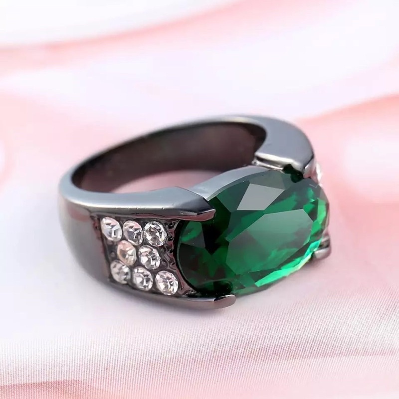 Cincin Batu Zamrud Sintetis Hijau Botol Cubic Zirconia Ring Black Platted Mewah Minimalis