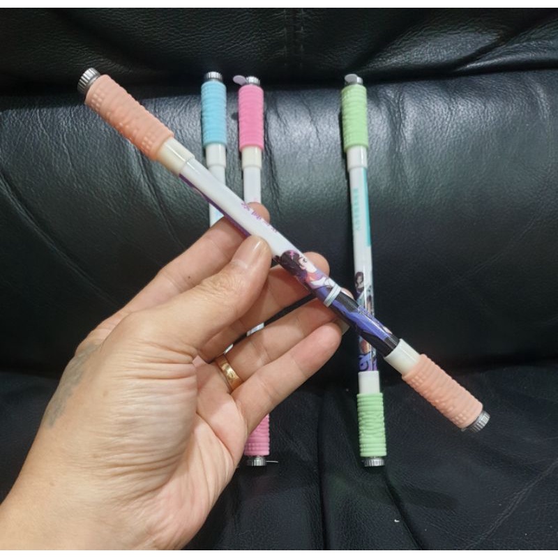 LED DEMON SLAYER SPINNING PEN / PEN PUTAR / PEN AJAIB / PEN ANTI STRESS / PEN BALANCE BISA PILIH WARNA