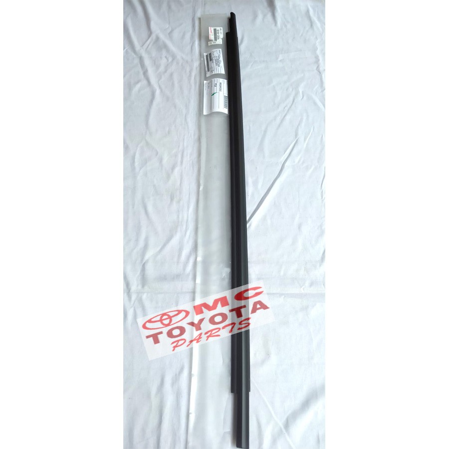 Pelipit Pintu/ Karet Kaca Luar Belakang Kiri Toyota Previa 68164-28040