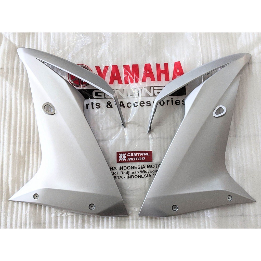 BODY SAYAP TEBENG FAIRING DEPAN KANAN KIRI SILVER R15 R 15 R-15 V3 ORIGINAL NEW
