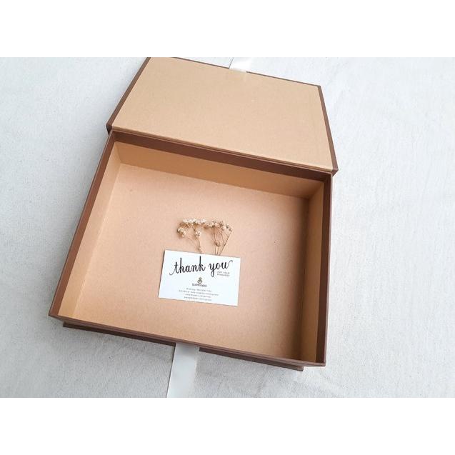 

Kotak Kado/Giftbox Pita uk. 25 x 20 x 7 cm - Merah