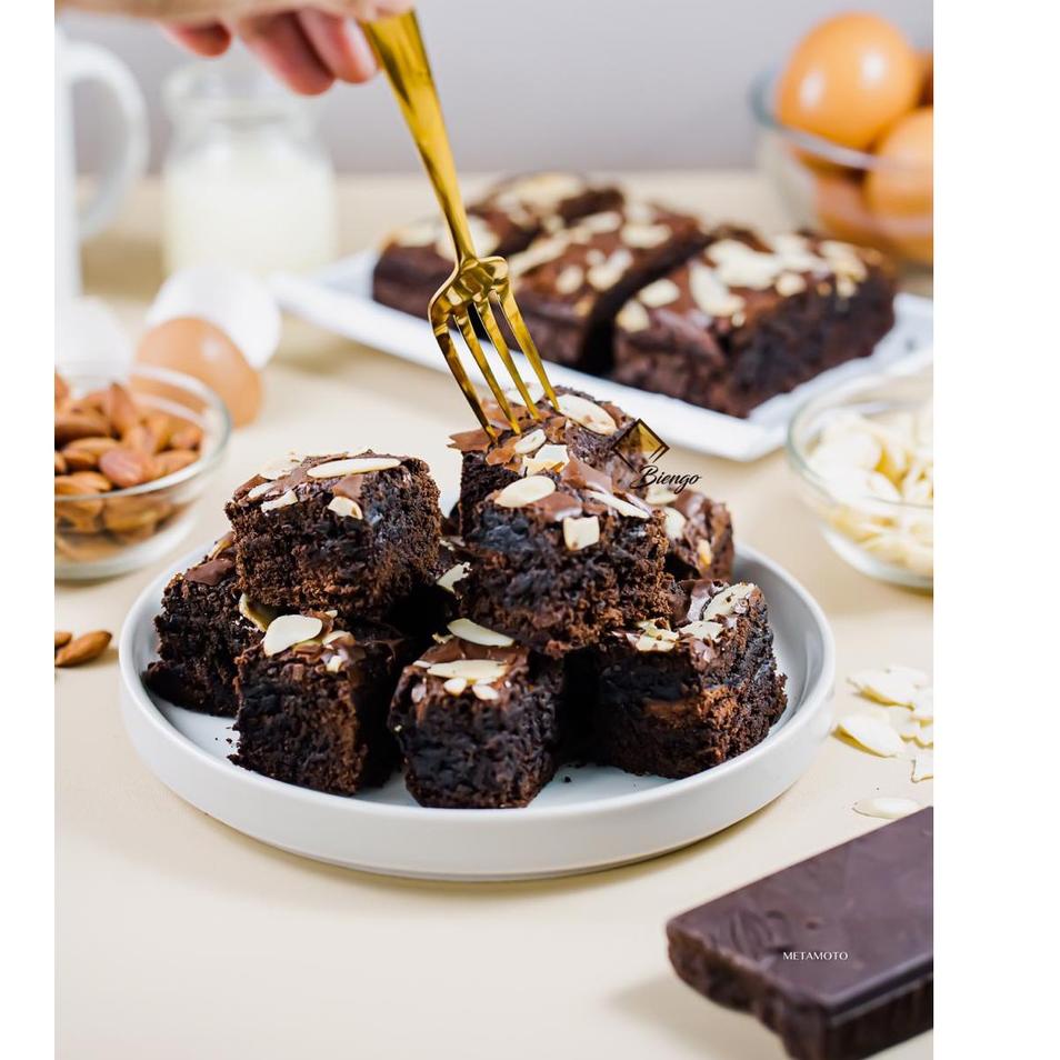 

trxY4k4J--Brownies Almond Biengo Bakery