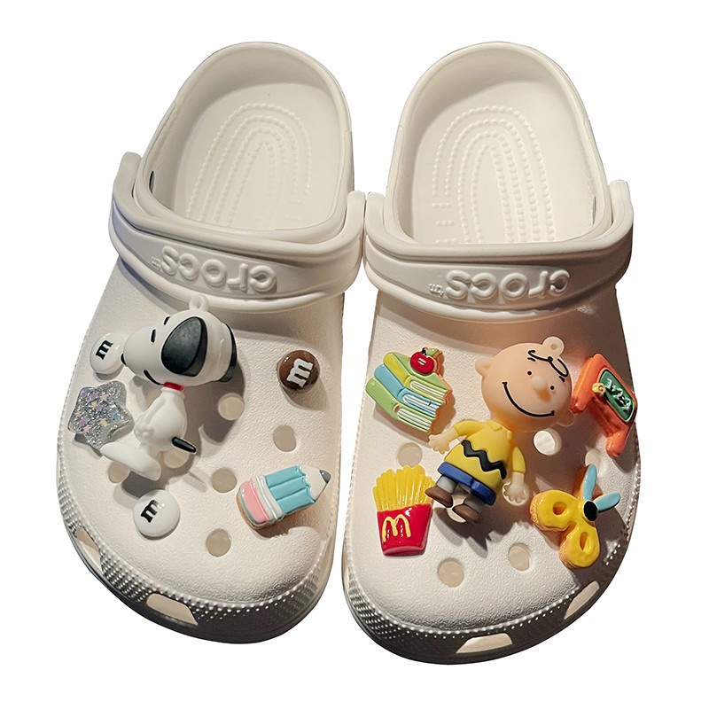 Set Aksesoris Stiker Gesper Sepatu Desain snoopy crocs jibbitz Untuk Dekorasi