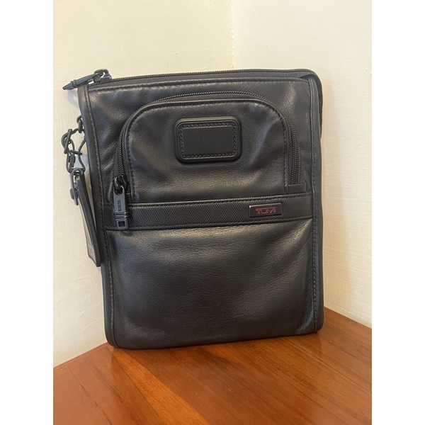Discount TUMI Alpha 2 Pocket Bag Small Leather