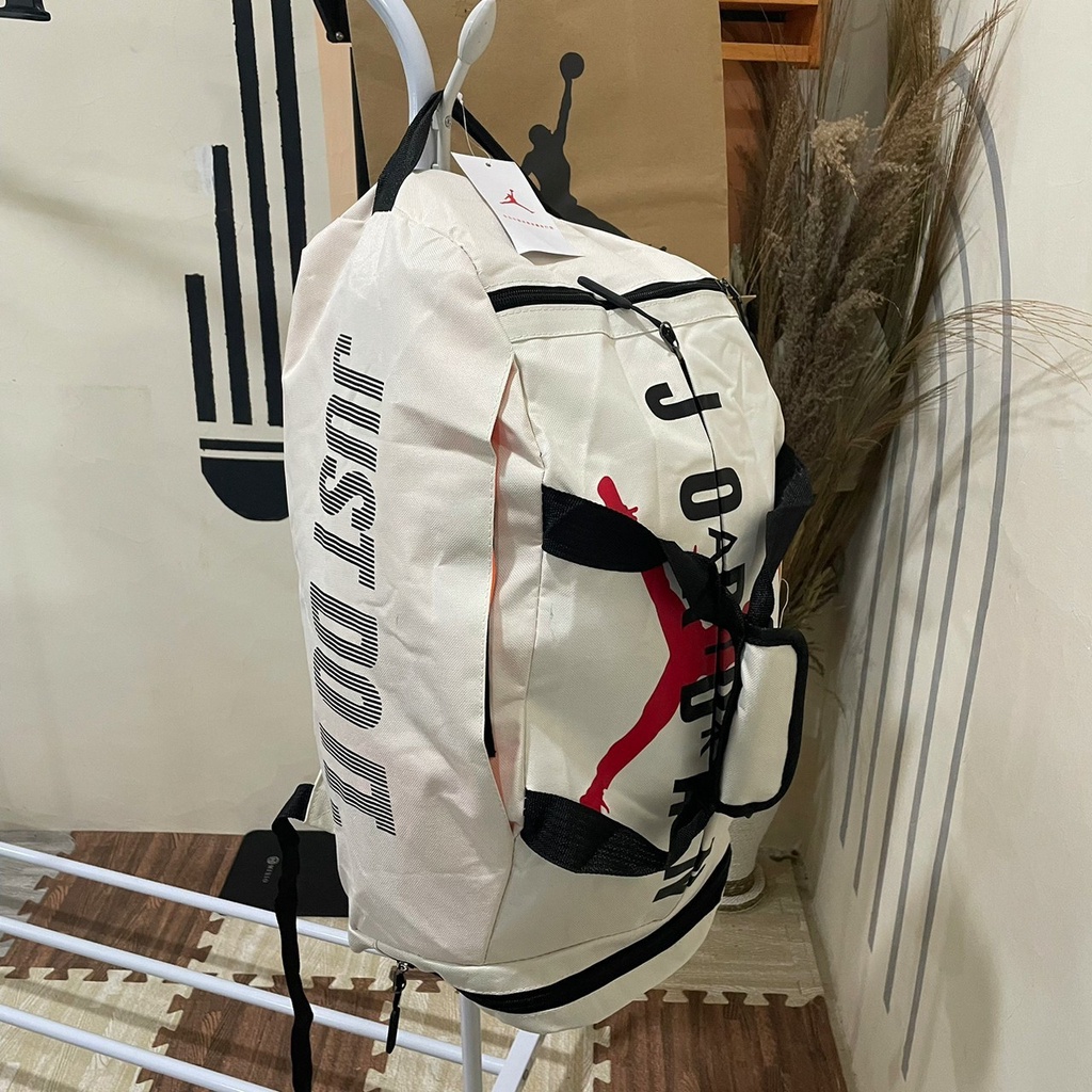 TAS DUFFLE BAG JUST DO IT ORIGINAL WHITE / TAS DUFFLE BAG NIKE AIR JORDAN JUST DO IT ORIGINAL WHITE 