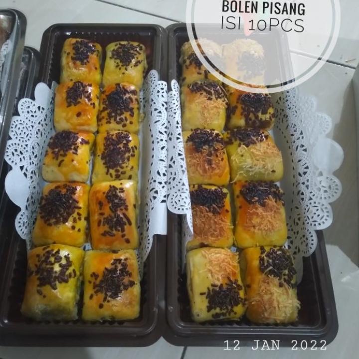 

10.10 sale bolen pisang isi 10pcs serbuuu !