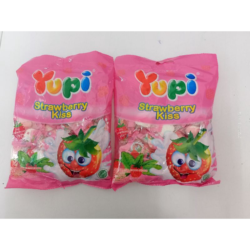 

yupi strawbewrry kiss 110GR