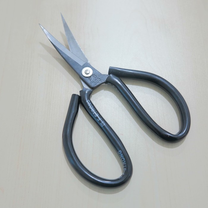 

Diskon Gunting Kodok Fs 303 / Fs303 Hitam Bengkok - Gunting Kulit Stainless Terlaris