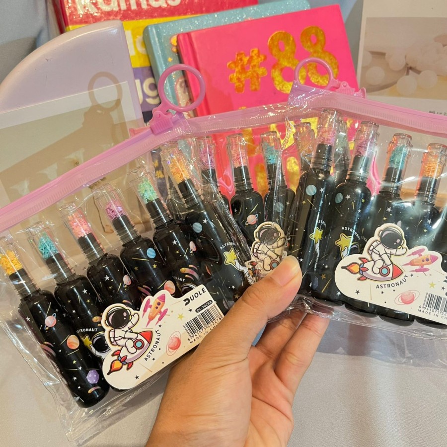 

STABILO BOTOL ASTRONOT 1 SET ISI 6 PCS WARNA LENGKAP HARGA TERMURAH SPIDOL KEMASAN BOTTLE UNIK CUTE MOTIF ASTRONOUT ADA MANIK MANIK NYA STATIONARY FANCY BEST QUALITY BISA COD