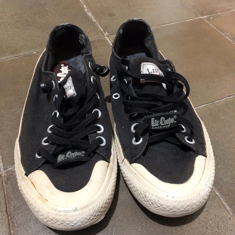 SEPATU LEE COOPER HITAM UK 41 BEKAS MURAH