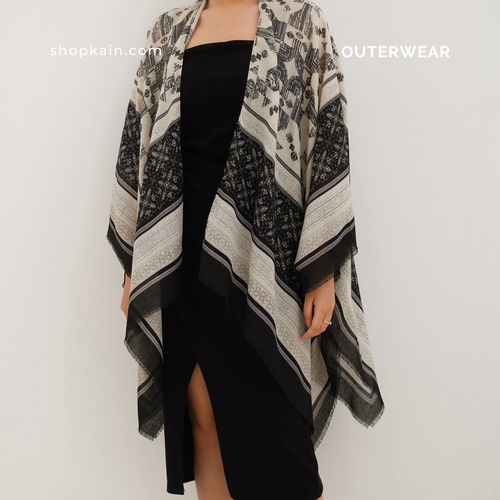 SHOPKAIN Ailla in Black Outer