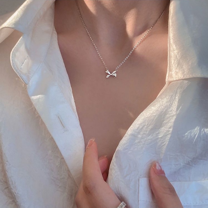 We Flower Kalung Rantai Choker Liontin Pita Motif Garis Warna Silver Gaya Korea Untuk Wanita