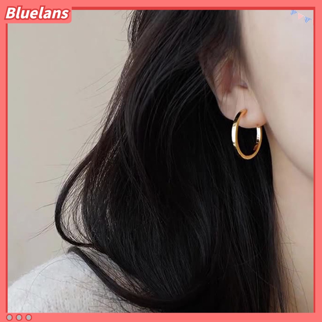 1 Pasang Anting Hoop Bentuk Bulat Permukaan Halus Untuk Wanita