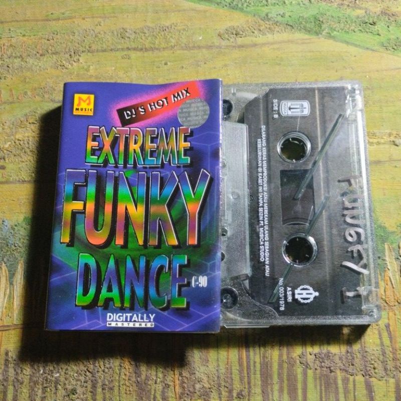 Kaset pita Extremely Funky dance