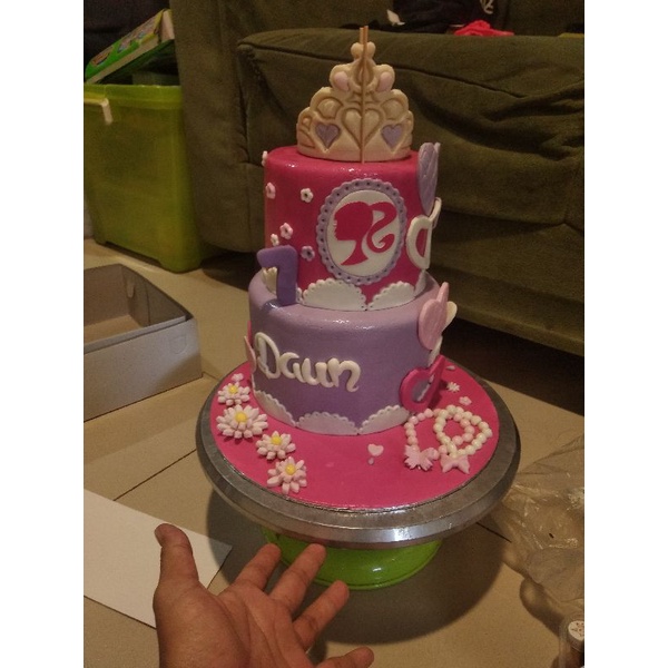 Kue ulang tahun barbie.