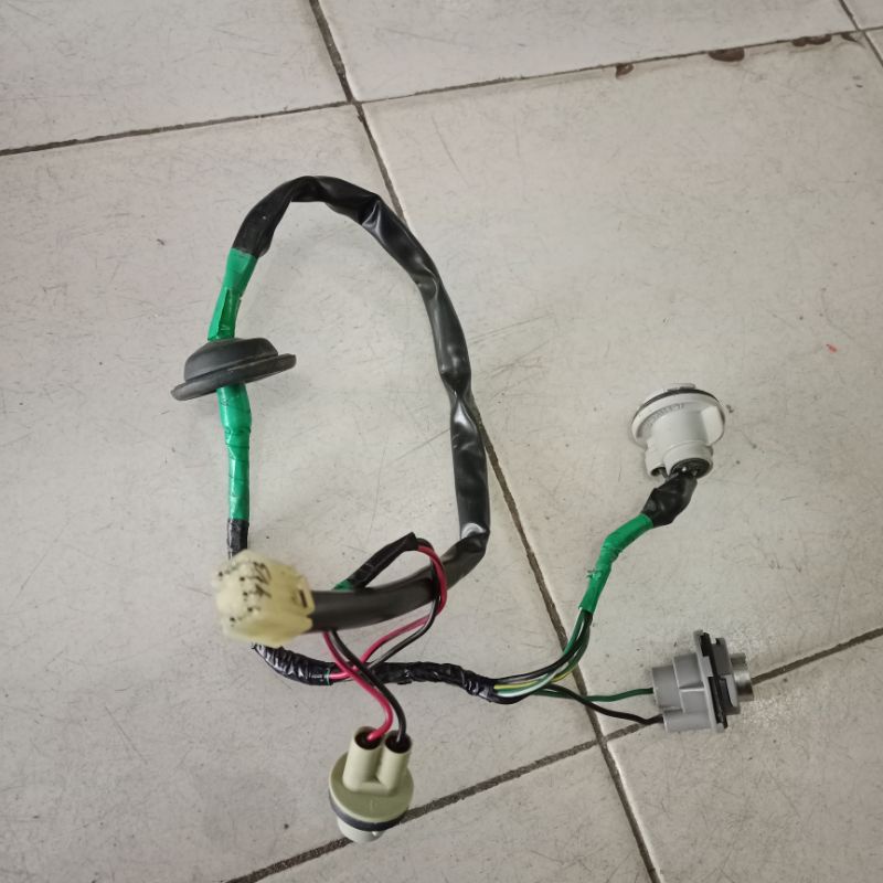 soket lampu belakang Avanza 2016