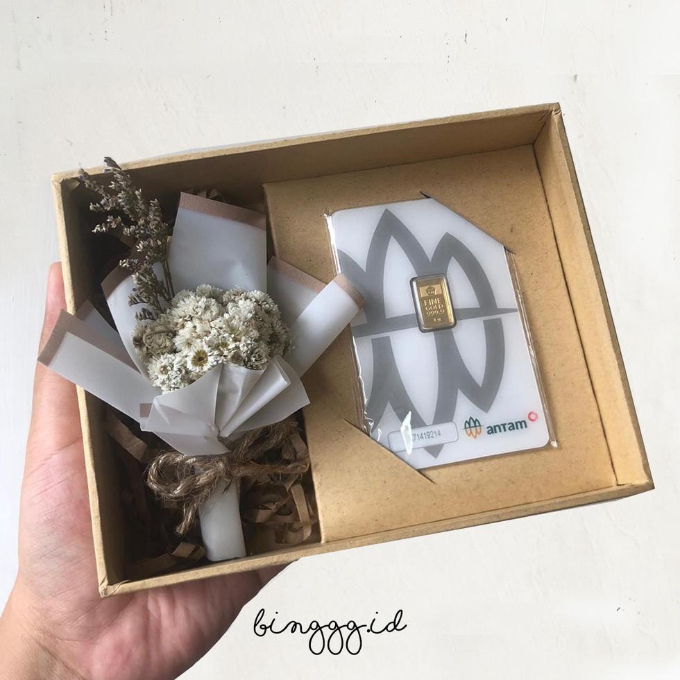

➘Terkini✺ D9BQI KOTAK KADO EMAS ANTAM MINI (BOX SAJA + BOUQUET) PRE-ORDER 3 HARI 40 ✶Dijual