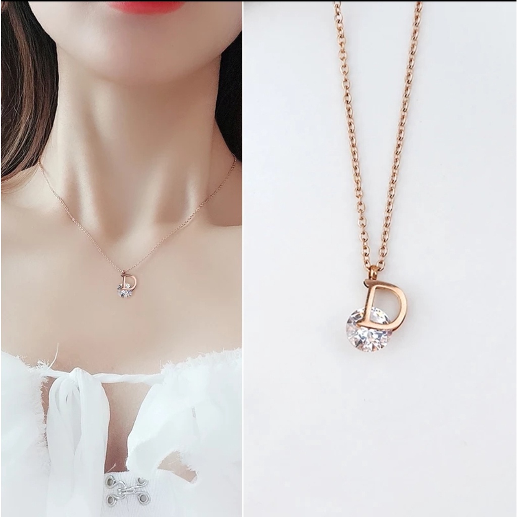 Kalung Titanium Model Huruf D Diamond Artificial Dengan Warna RoseGold dan Gold