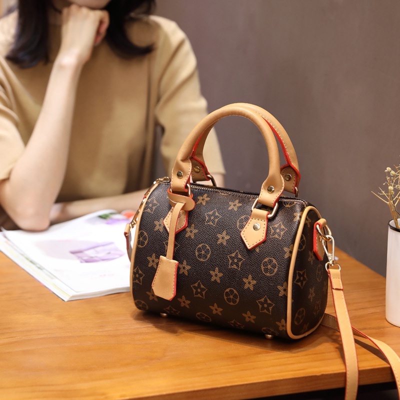 Jual Tas Selempang Lv Model Terbaru & Kekinian - Harga Diskon Oktober 2023