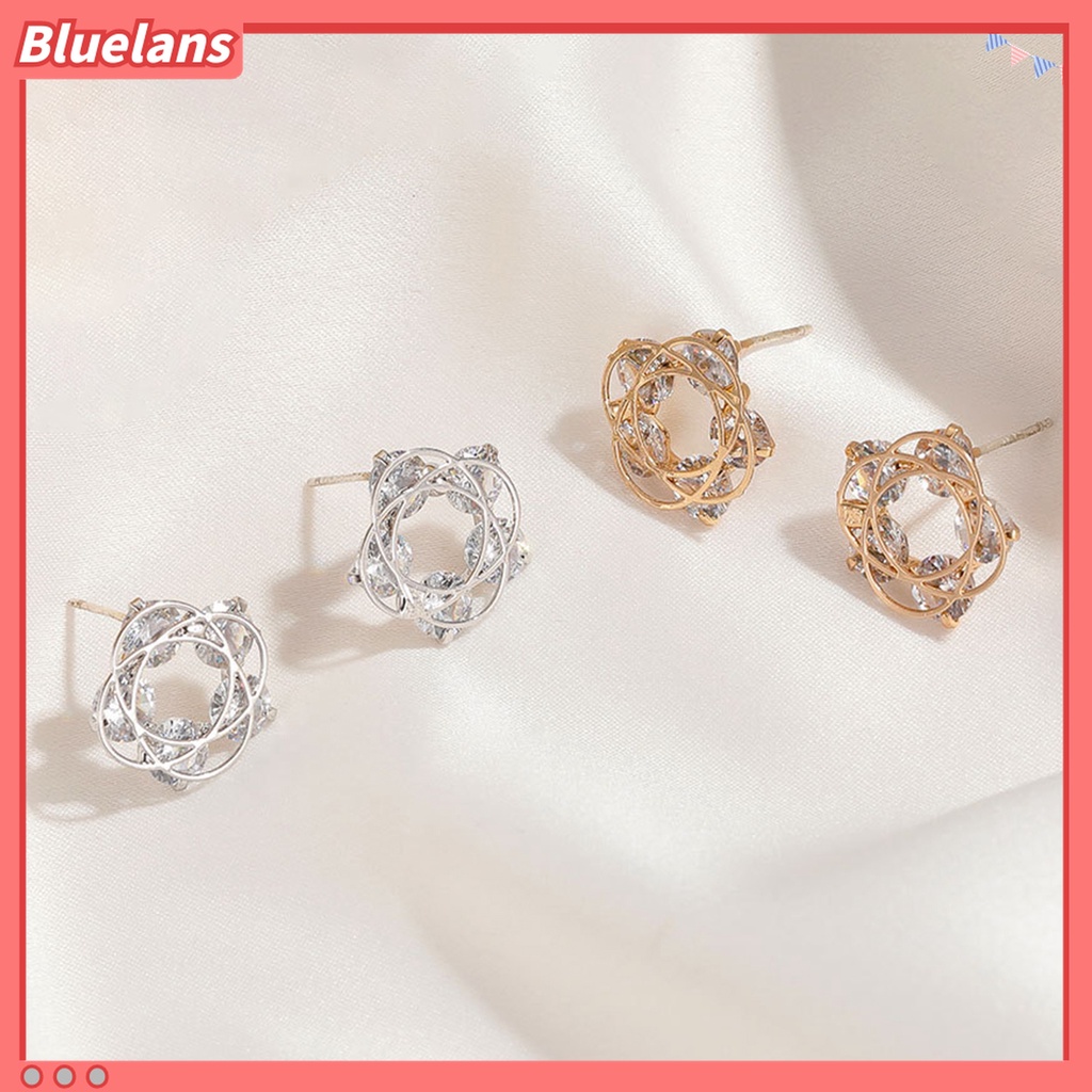 1 Pasang Anting Stud Cubic Zirconia Bentuk Bunga Hollow Cross Tahan Lama Untuk Wanita