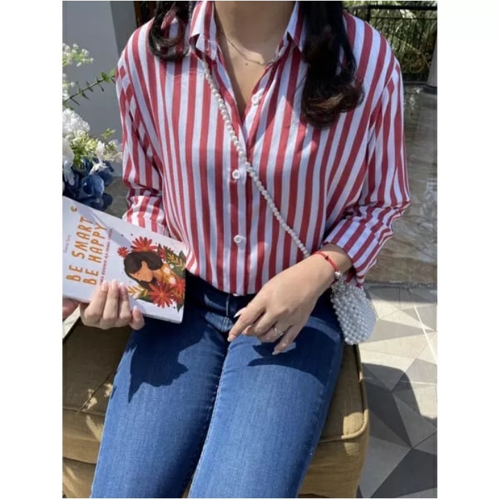 Kemeja Monalisa-Kemeja wanita jumbo motif garis garis Terbaru 2022 viral Kemeja garis wanita import - kemeja wanita motif garis garis oversize kemeja wanita garis lengan panjang  kemeja wanita garis putih hitam dan garis biru putih S M L XL XXL 3XL dan 5L