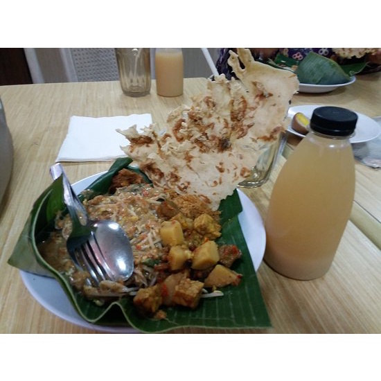 

Nasi Pecel Busel dan Minuman Beras Kencur