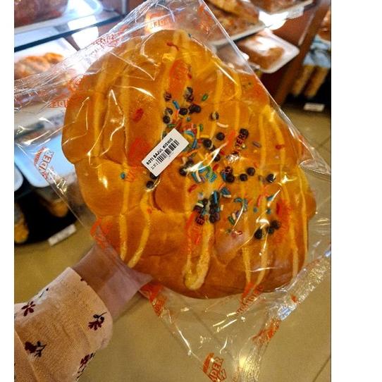 

No Lirik!! Roti Bajul Besar Wonder Bakery Aneka Isian (Oleh Oleh Khas Salatiga) Daging / Cokelat / Keju / Pisang / Kismis