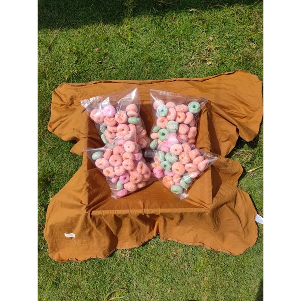 

DONAT WARNA WARNI 250 GR /DONAT PELANGI/CEMILAN KERING DONAT TERLARIS TERMURAH