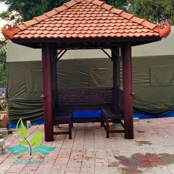 saung gazebo kayu kelapa ukuran 2x2 dengan atap genteng