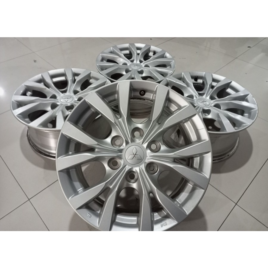 Velg Mobil Bekas Ori Copotan Standar Pajero Ring 17 Pcd 6x139,7