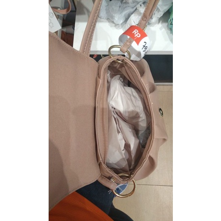 Tas Selendang Fioni payless warna hitam