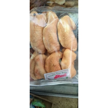 

Kue Bolu Ikan / Bolu Jadul / Bolu Kering