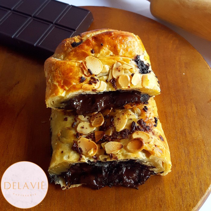 

ORIGINAL MURAH choco banana puff (delavie patisserie)