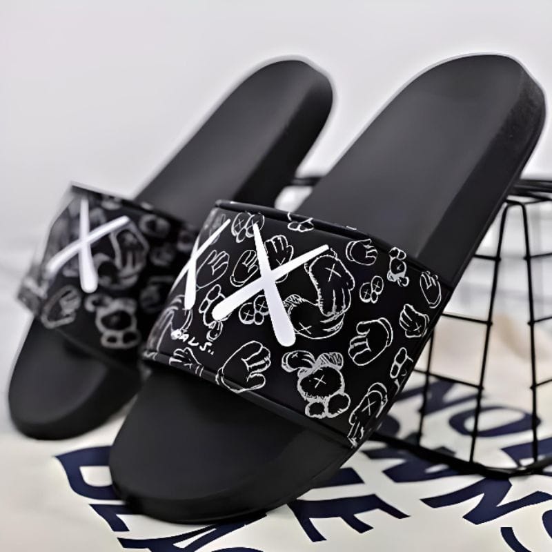 TERMURAH SANDAL PRIA/SANDAL SILDE / SANDAL UNISEX / SANDAL PREMIUM KAWS-App Hitam