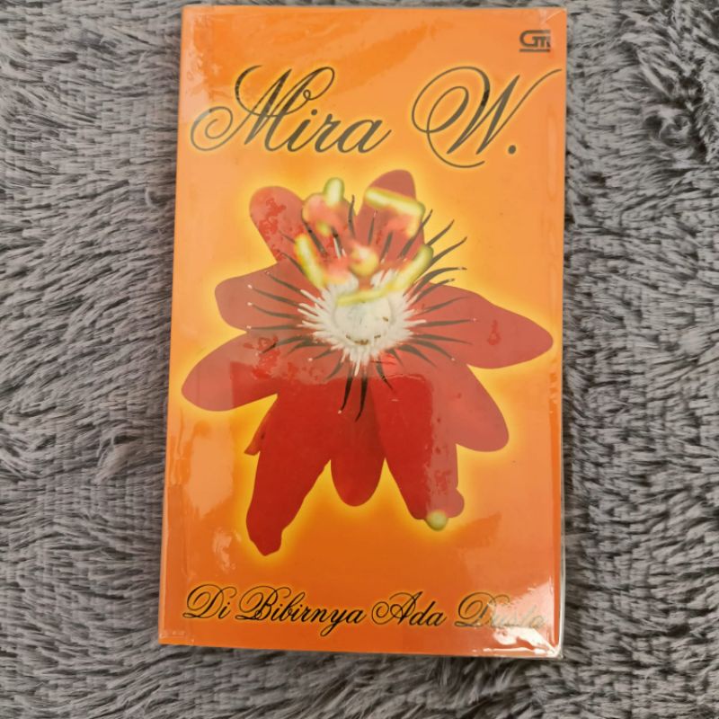 Novel Indonesia Mira W Di bibirnya ada dusta